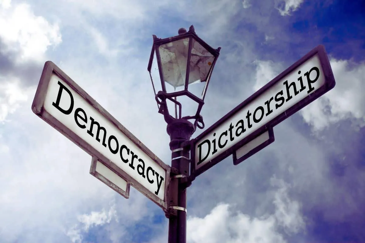 une-illustration-montrant-un-groupe-de-travailleurs-discutant-et-prenant-des-decisions-ensemble-symbolisant-la-democratie-participative-en-milieu-professionnel